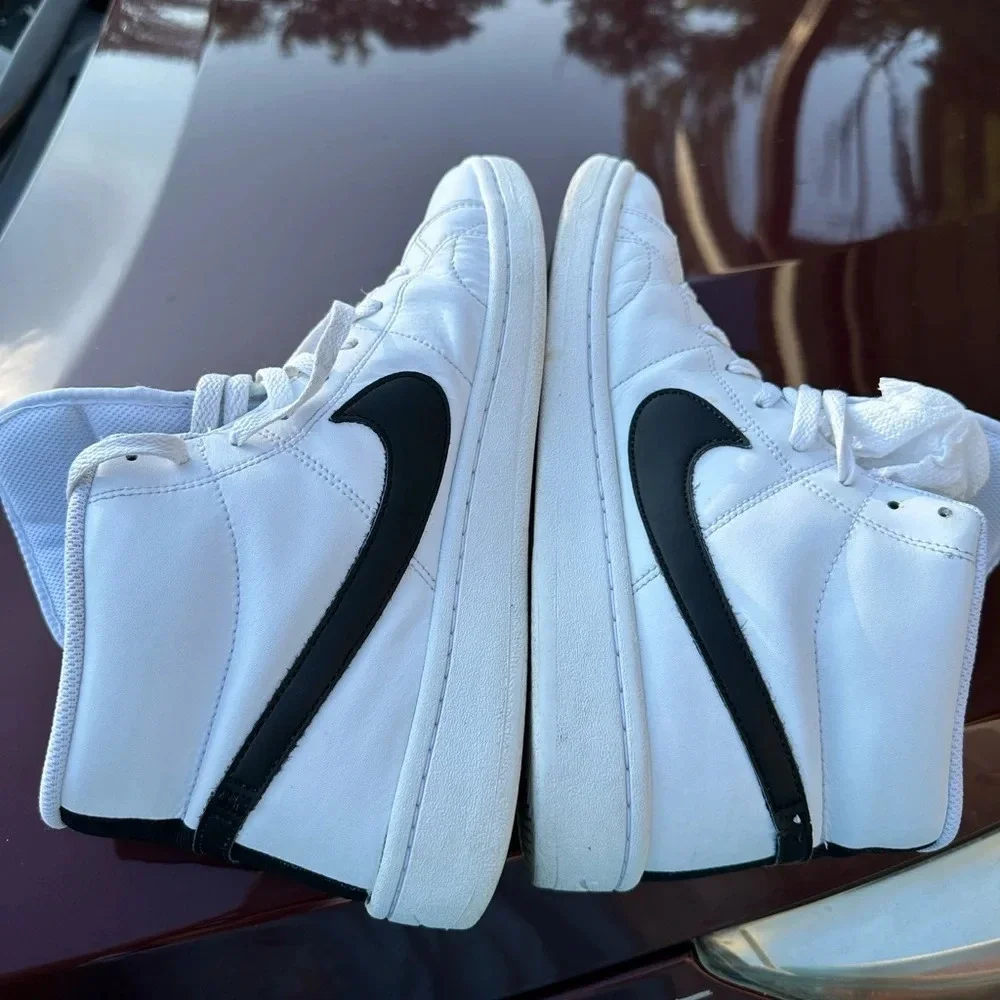 Nike Men's White and Black Sneakers